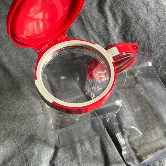 Storage containers - Picture 1 of 5